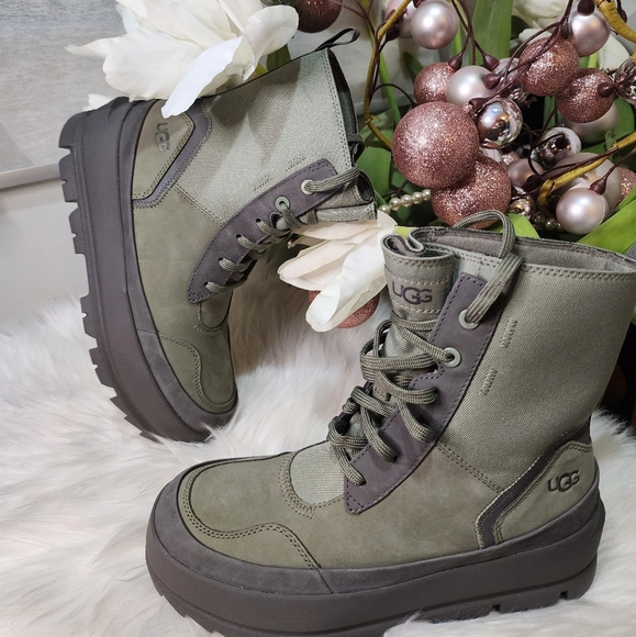 The UGG Lug Platform Lace-Up Combat Boot (Women)New Size 7.5 - Picture 1 of 7